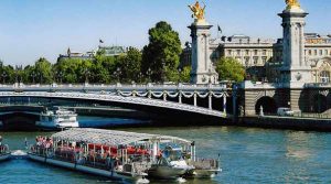 Bateaux Parisiens River Cruise